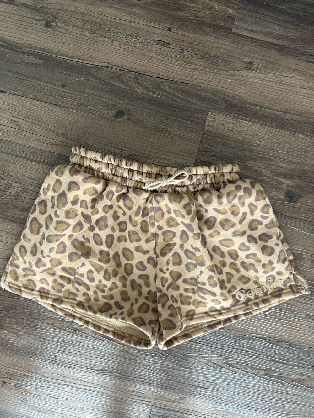 Comfrt Animal Print Fleece Lined Lounge Shorts Size Medium Athleisure Earth - Picture 2 of 7